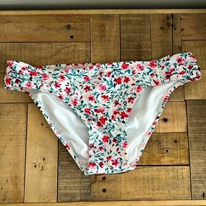Size M bikini bottoms